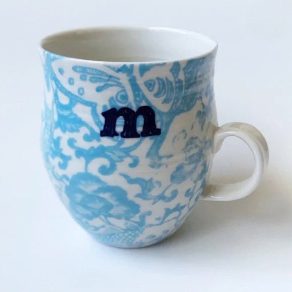EUC Anthropologie HOMEGROWN Monogram “M” 14oz Mug Blue Floral Dark Blue Letter